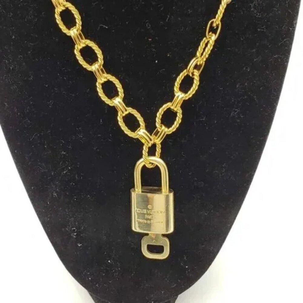 Authentic Louis Vuitton Lock & Key with Gold Plated Gold Chain Necklace 013126 - Picture 5 of 8